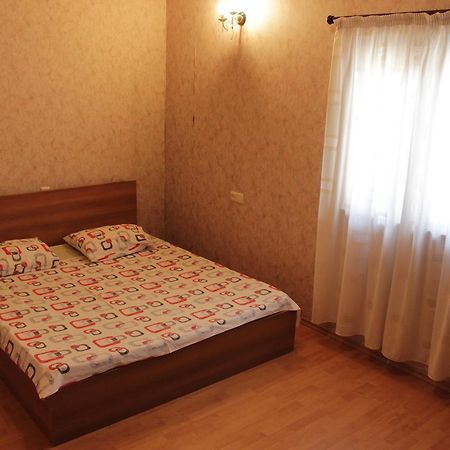 Rafael Hostel Yerevan Bagian luar foto