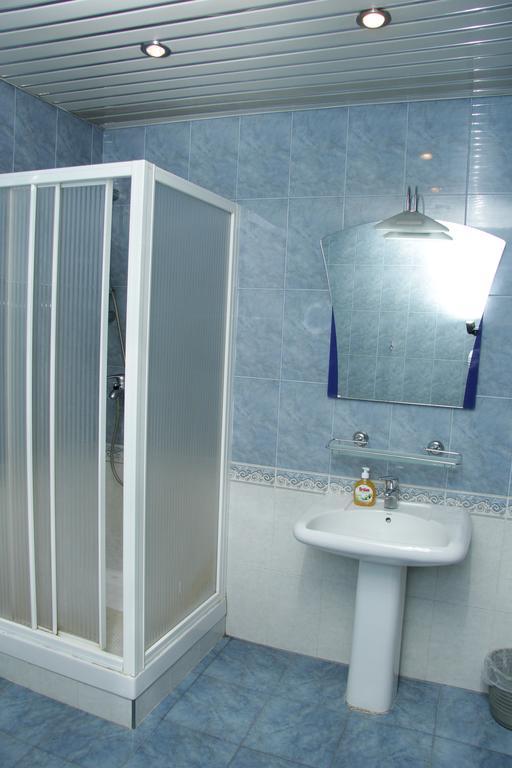Rafael Hostel Yerevan Bagian luar foto