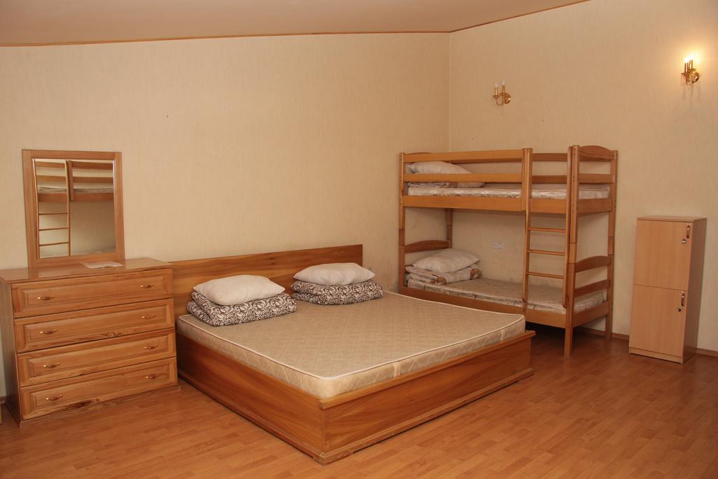 Rafael Hostel Yerevan Bagian luar foto